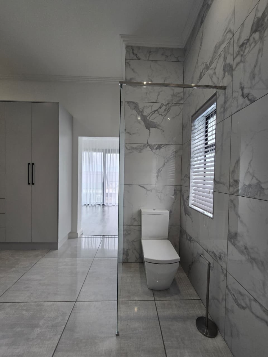 4 Bedroom Property for Sale in Kingswood Golf Estate Western Cape